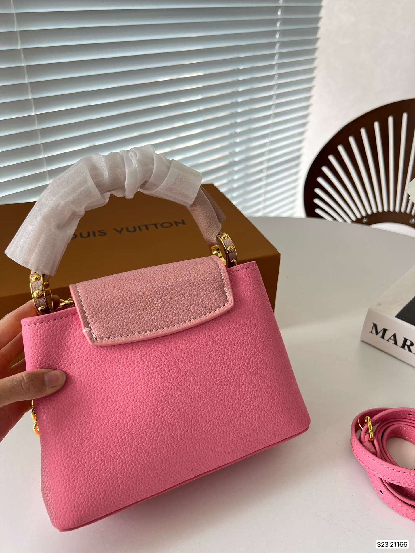 Modern Luxury Daily Bag L4489 FSC Modern Luxury Daily Bag L4489 FSC