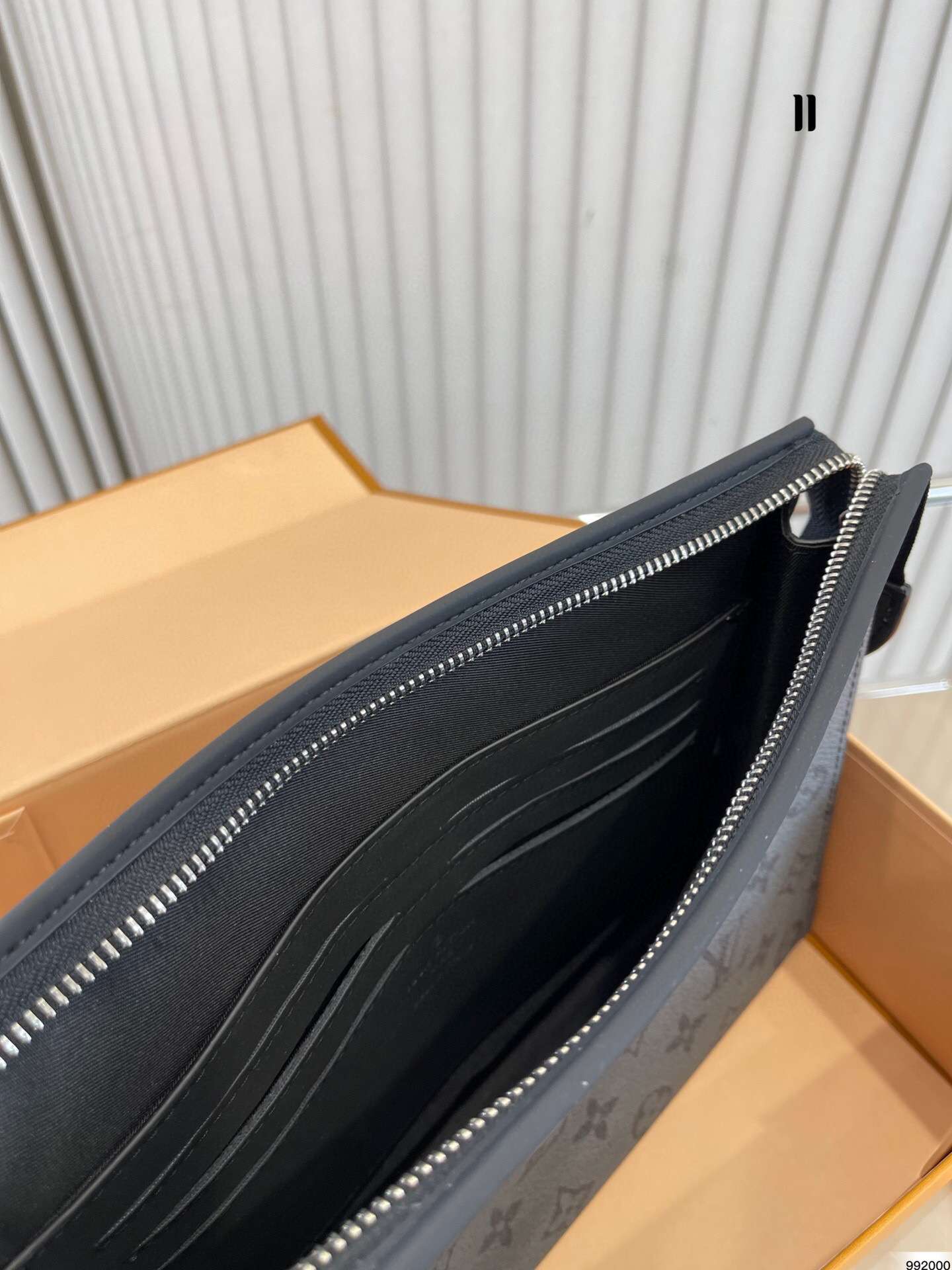 Modern Luxury Daily Bag L4253 FSC Modern Luxury Daily Bag L4253 FSC