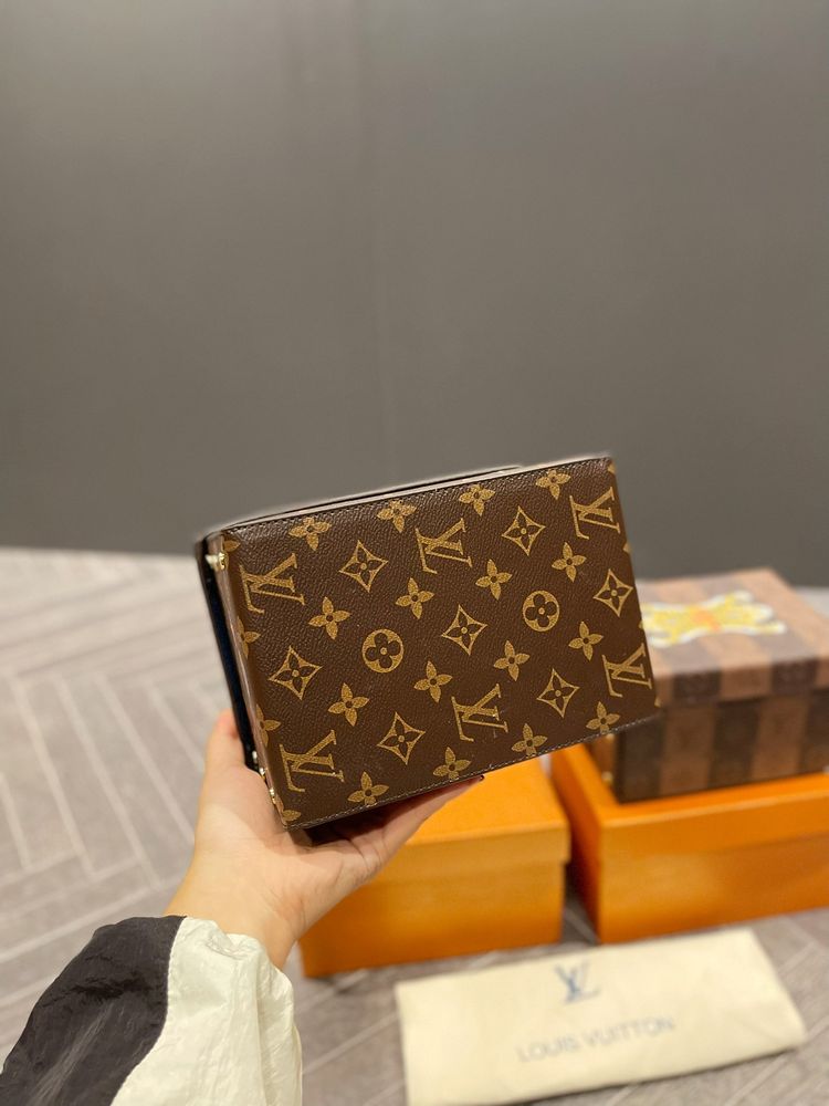 Modern Luxury Daily Bag L4889 FSC Modern Luxury Daily Bag L4889 FSC