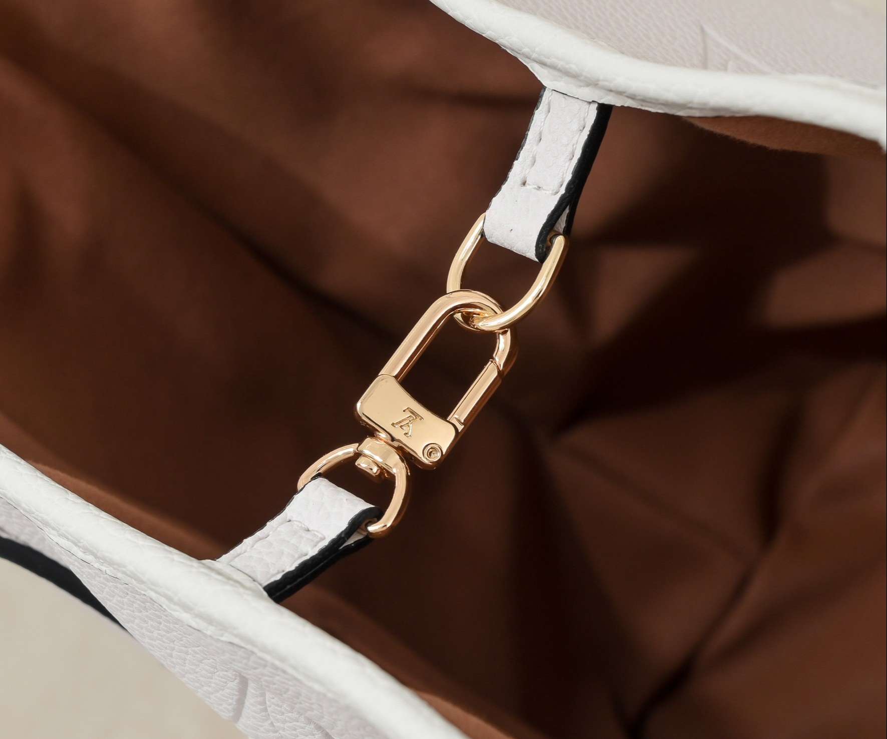 New Fashion L*V Handbag 999 QA