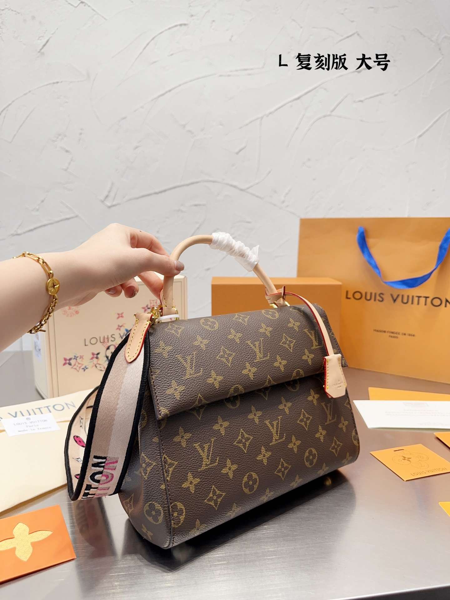 Modern Luxury Daily Bag L4473 FSC Modern Luxury Daily Bag L4473 FSC