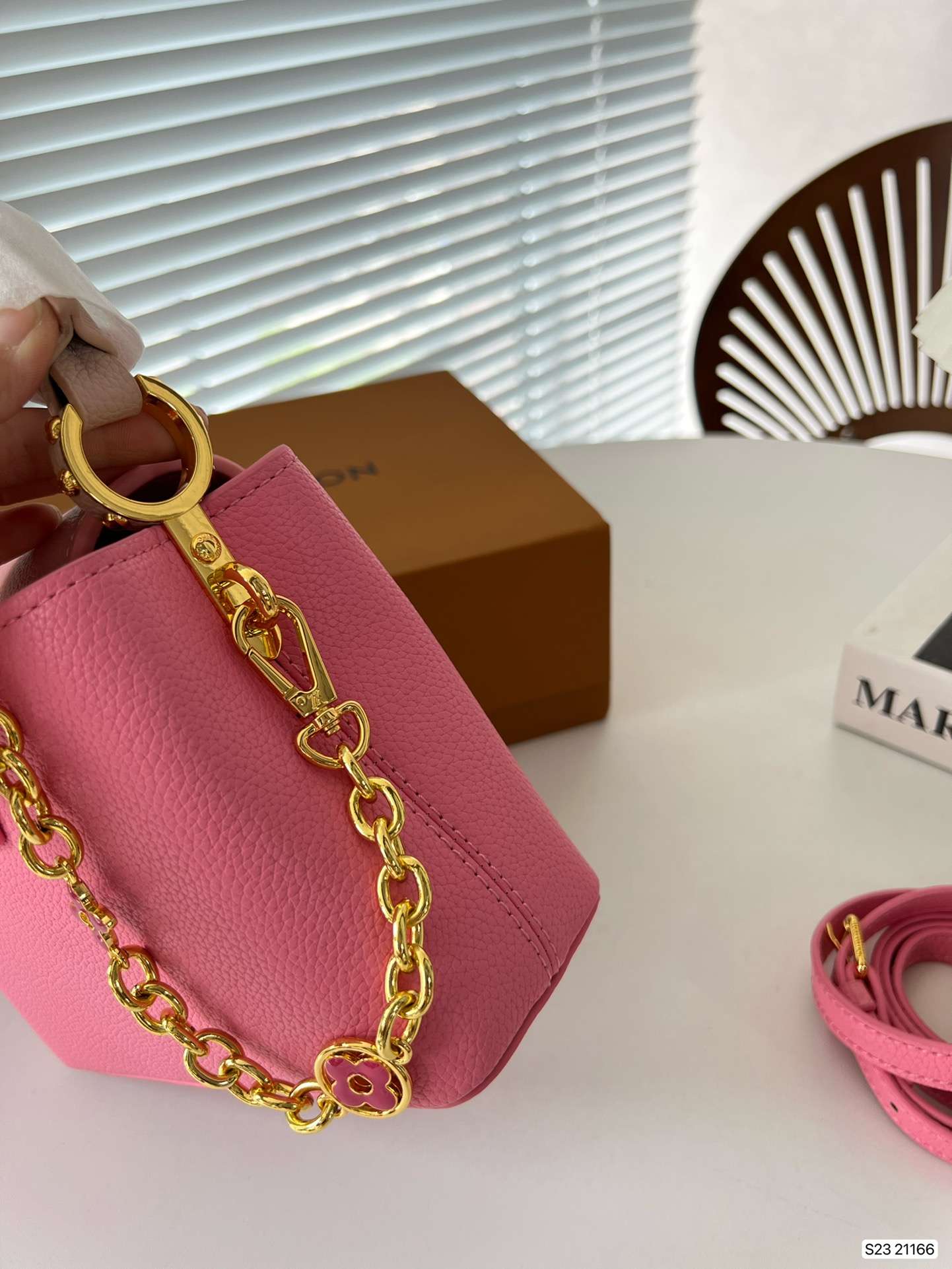Modern Luxury Daily Bag L4489 FSC Modern Luxury Daily Bag L4489 FSC