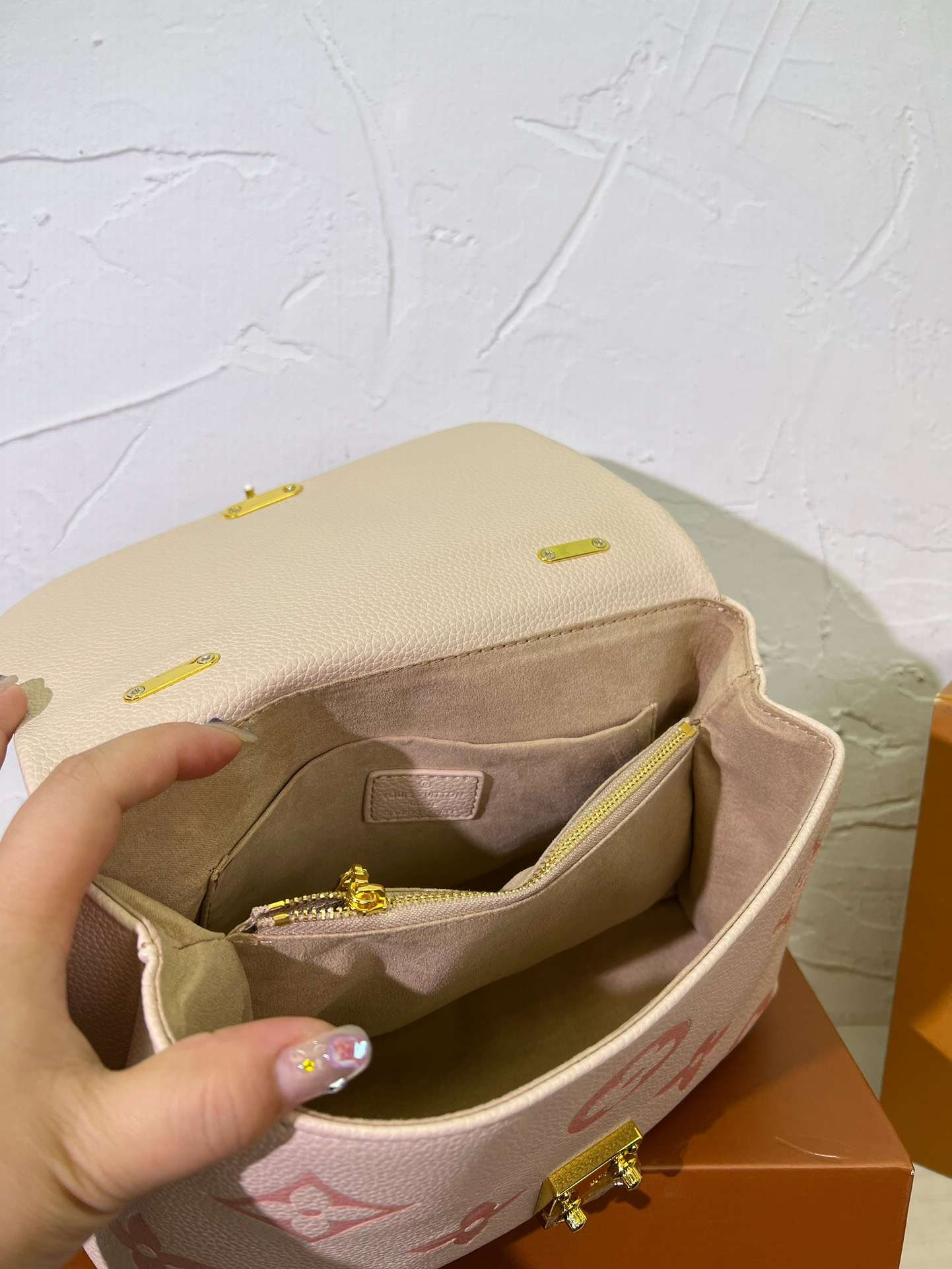 Modern Luxury Daily Bag L4479 FSC Modern Luxury Daily Bag L4479 FSC
