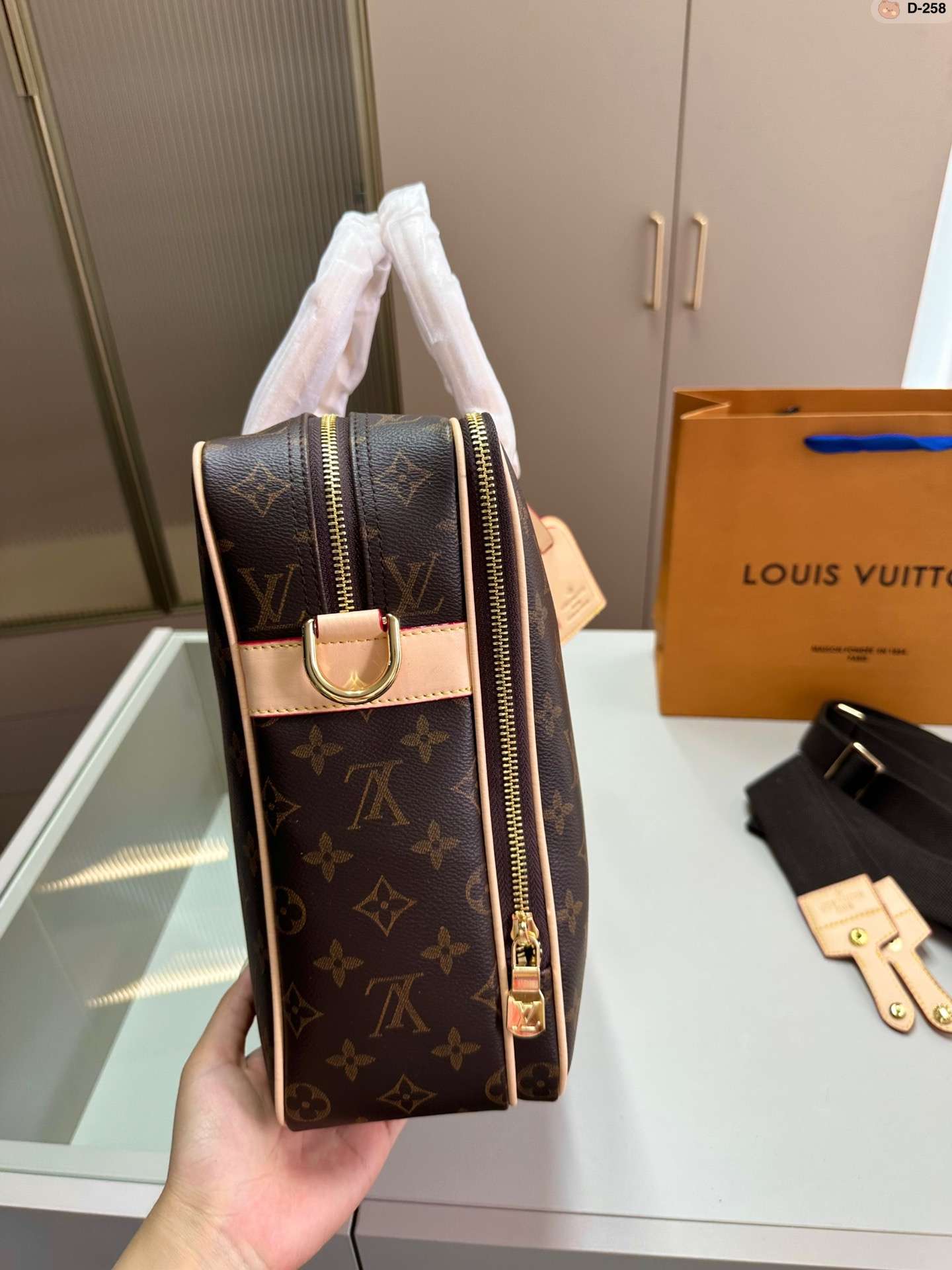 Modern Luxury Daily Bag L4522 FSC Modern Luxury Daily Bag L4522 FSC