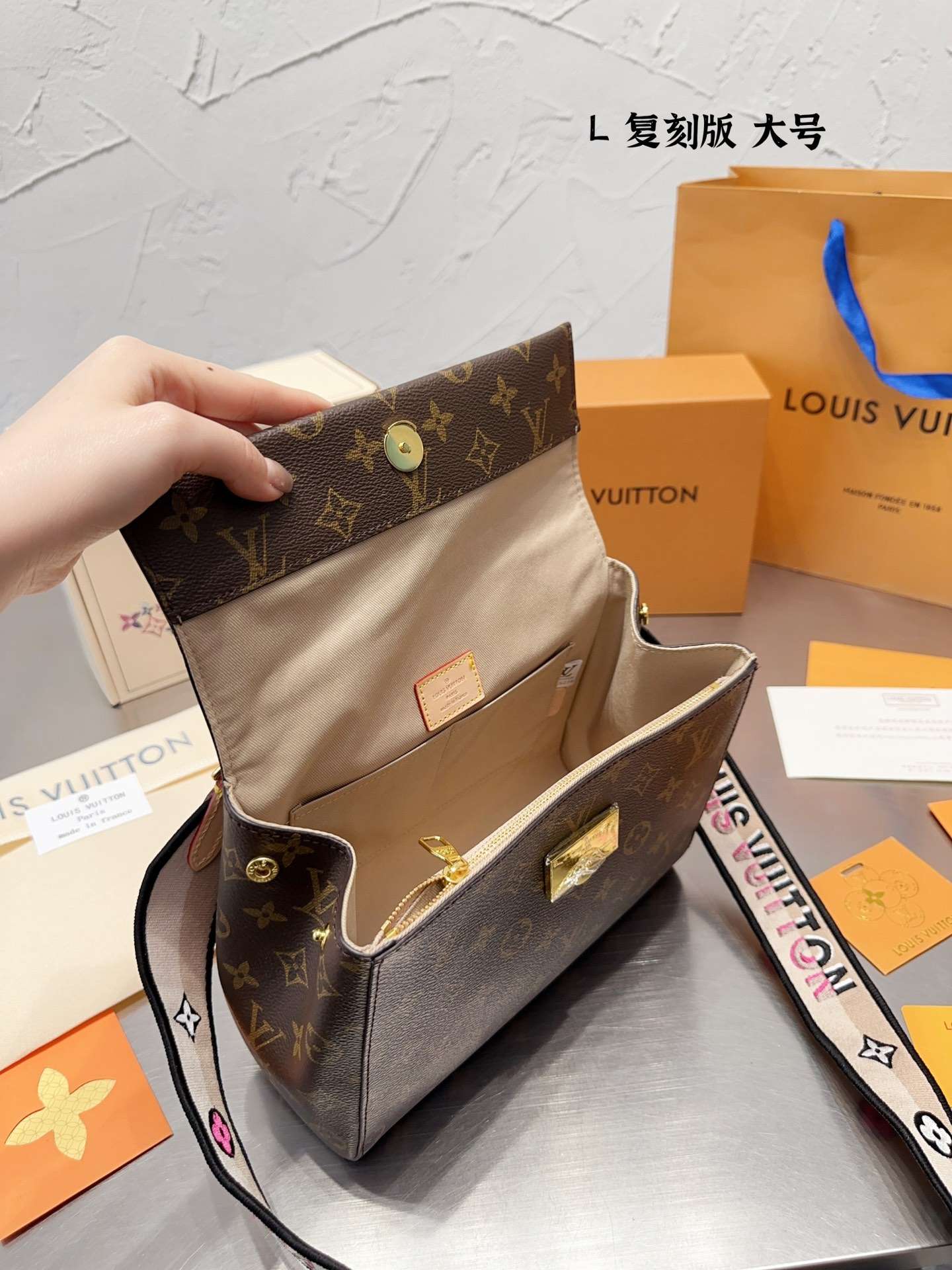 Modern Luxury Daily Bag L4473 FSC Modern Luxury Daily Bag L4473 FSC