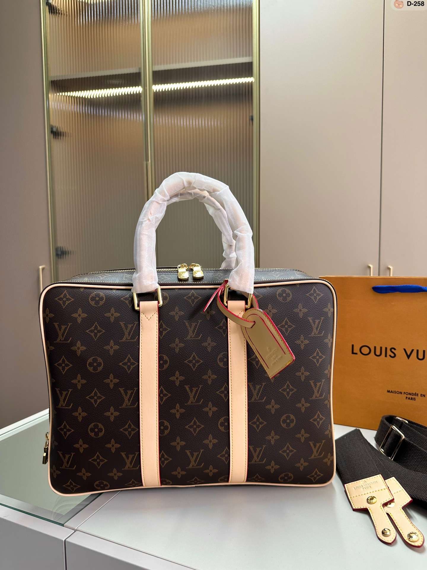 Modern Luxury Daily Bag L4522 FSC Modern Luxury Daily Bag L4522 FSC