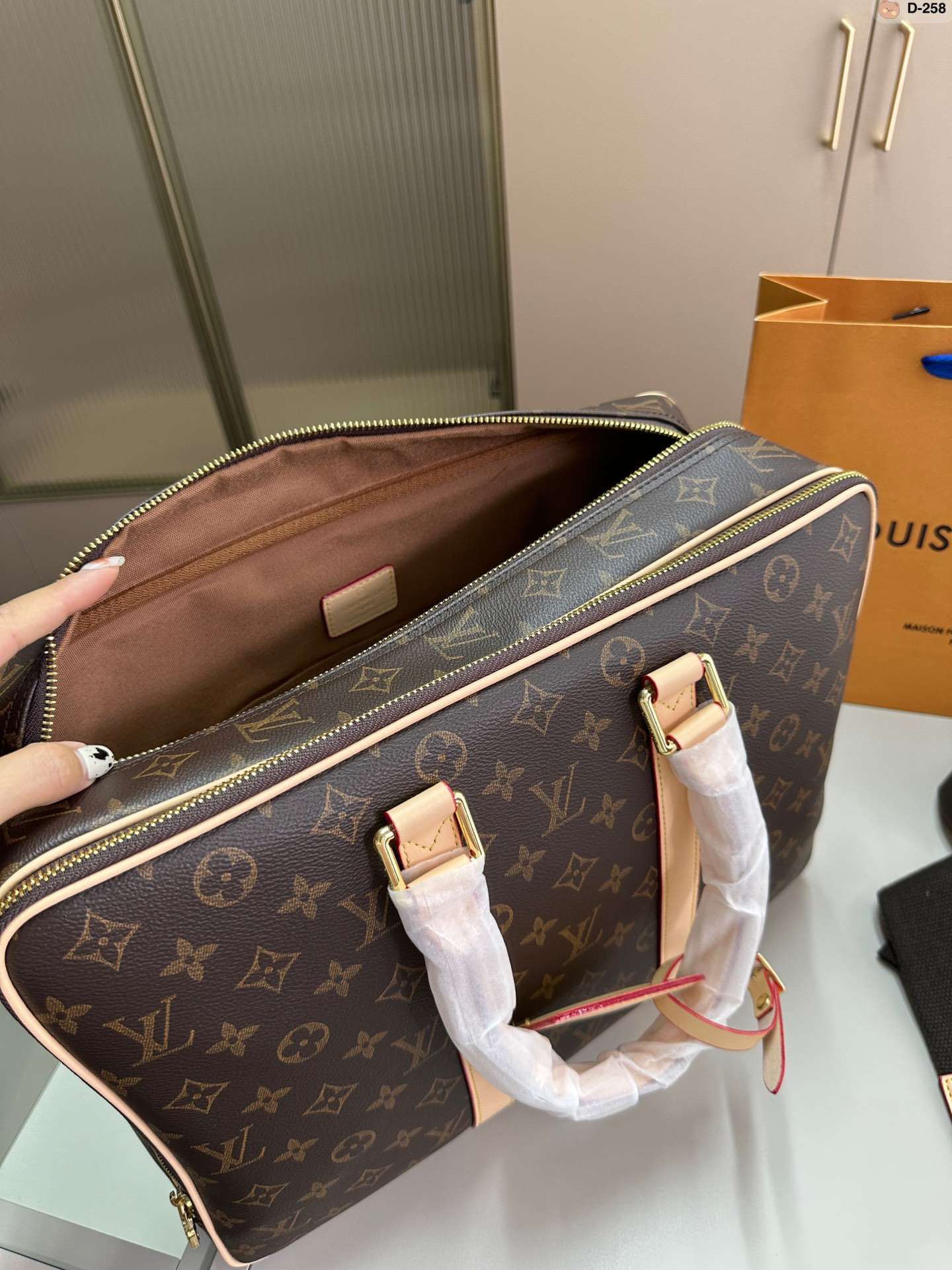 Modern Luxury Daily Bag L4522 FSC Modern Luxury Daily Bag L4522 FSC