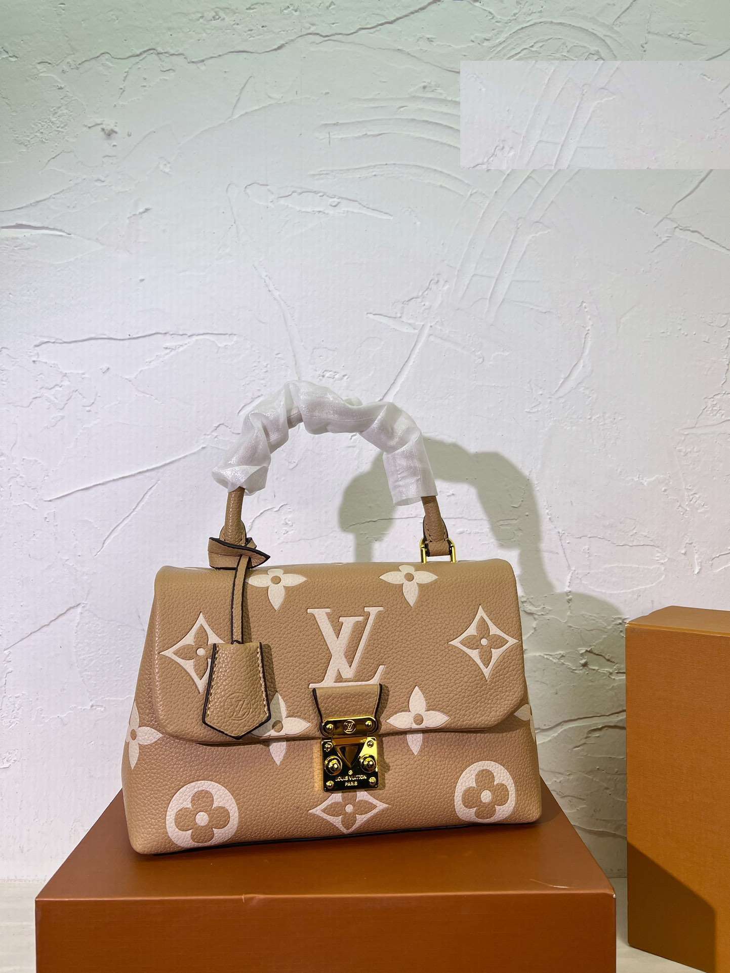 Modern Luxury Daily Bag L4479 FSC Modern Luxury Daily Bag L4479 FSC