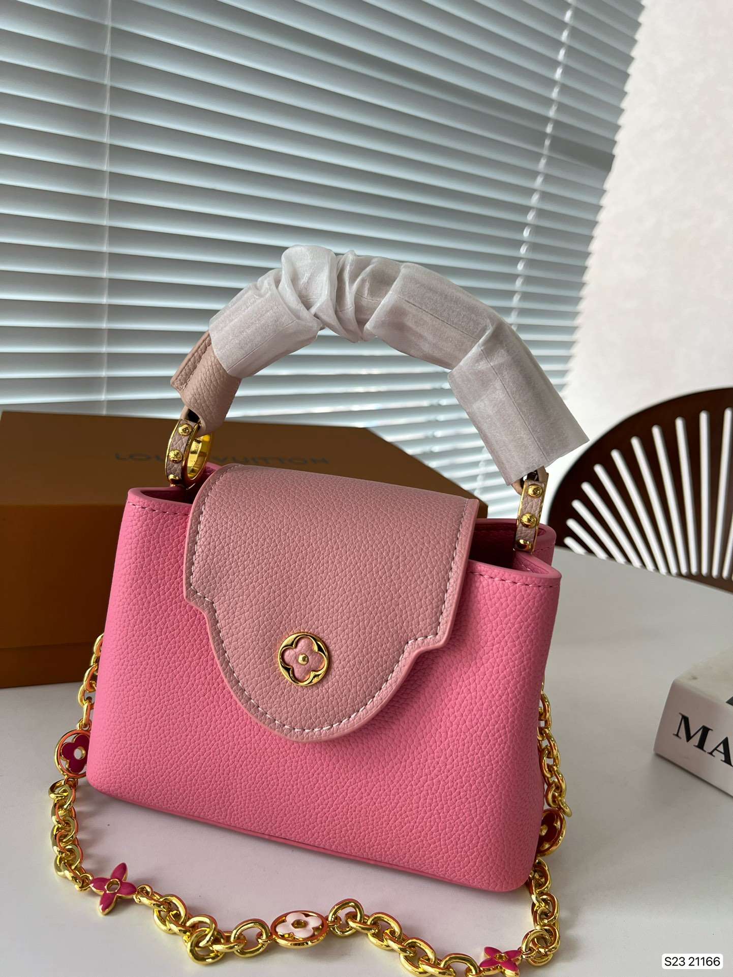 Modern Luxury Daily Bag L4489 FSC Modern Luxury Daily Bag L4489 FSC