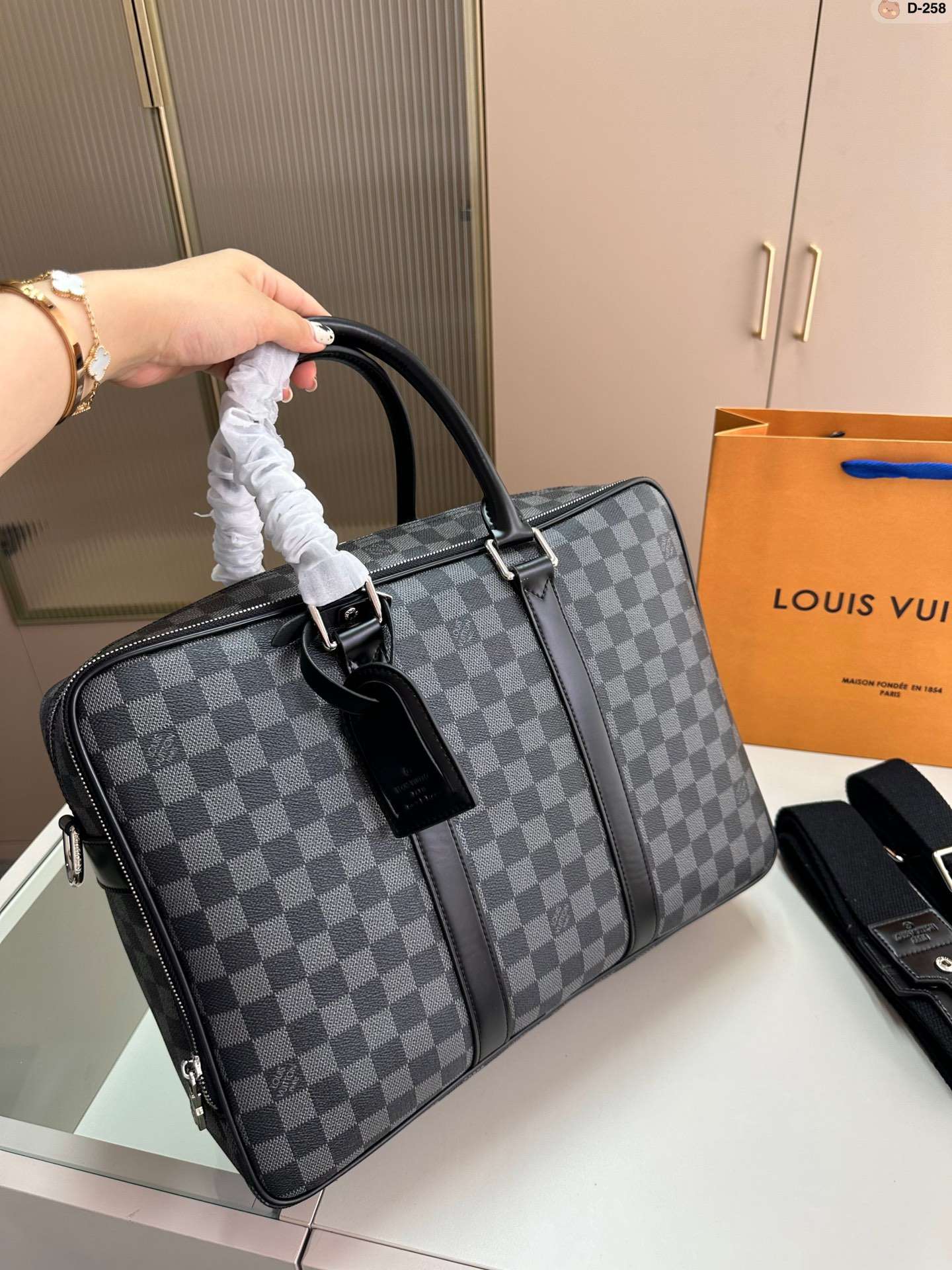 Modern Luxury Daily Bag L4522 FSC Modern Luxury Daily Bag L4522 FSC
