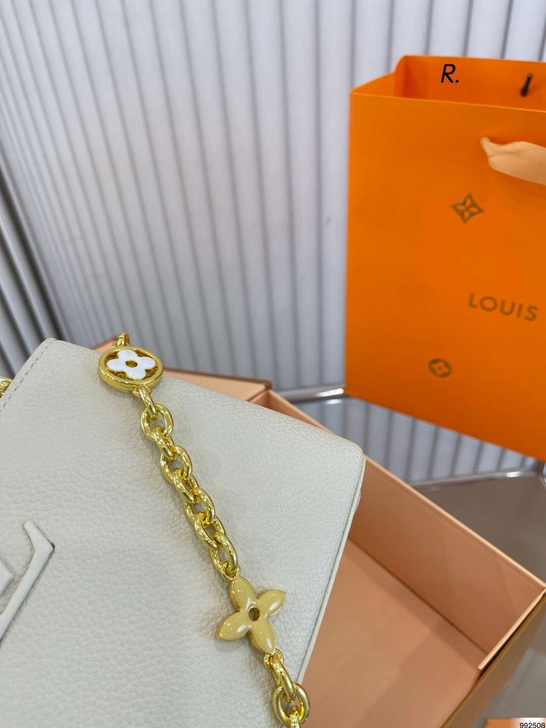 Modern Luxury Daily Bag L4499 FSC Modern Luxury Daily Bag L4499 FSC
