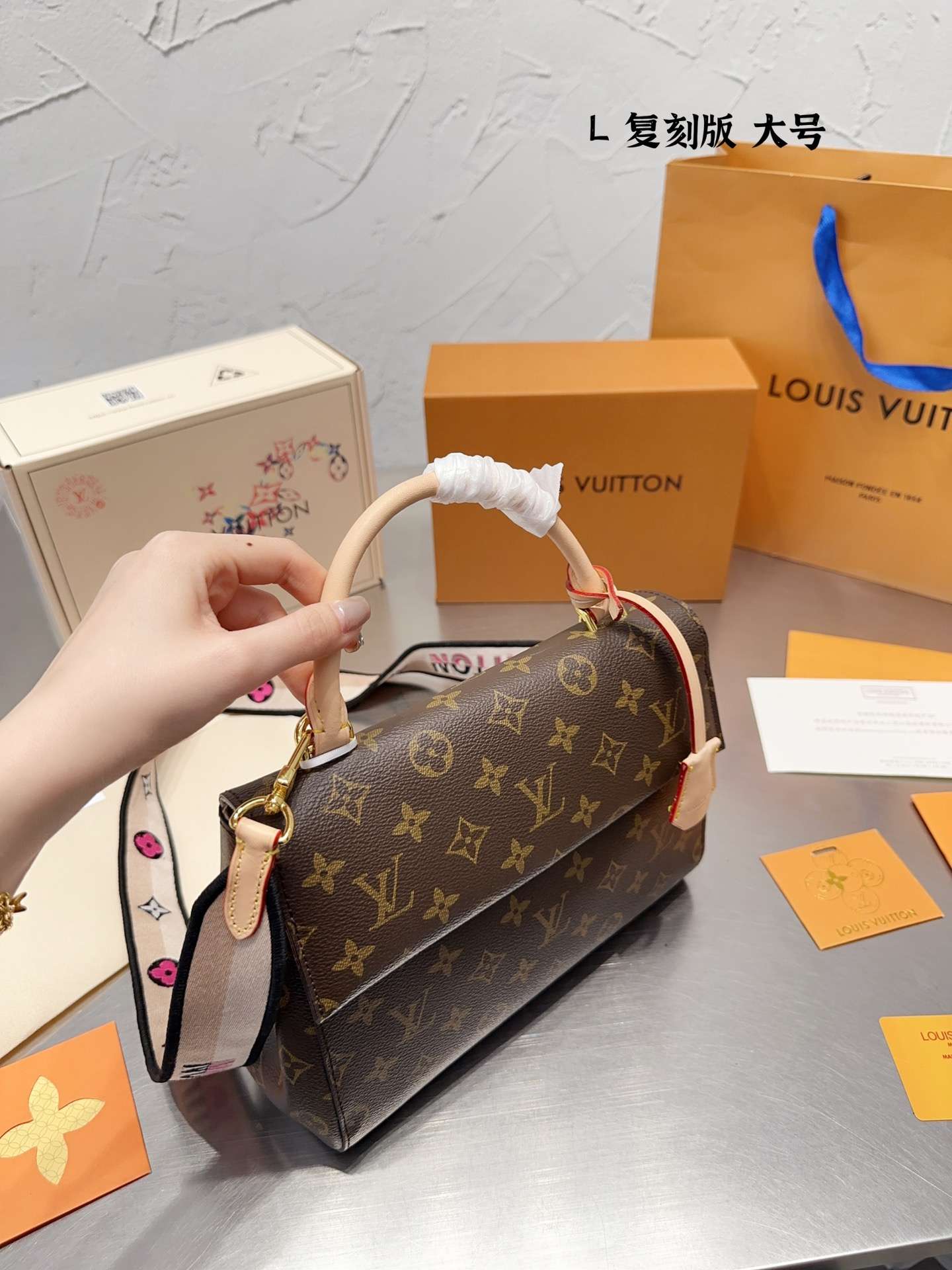 Modern Luxury Daily Bag L4473 FSC Modern Luxury Daily Bag L4473 FSC
