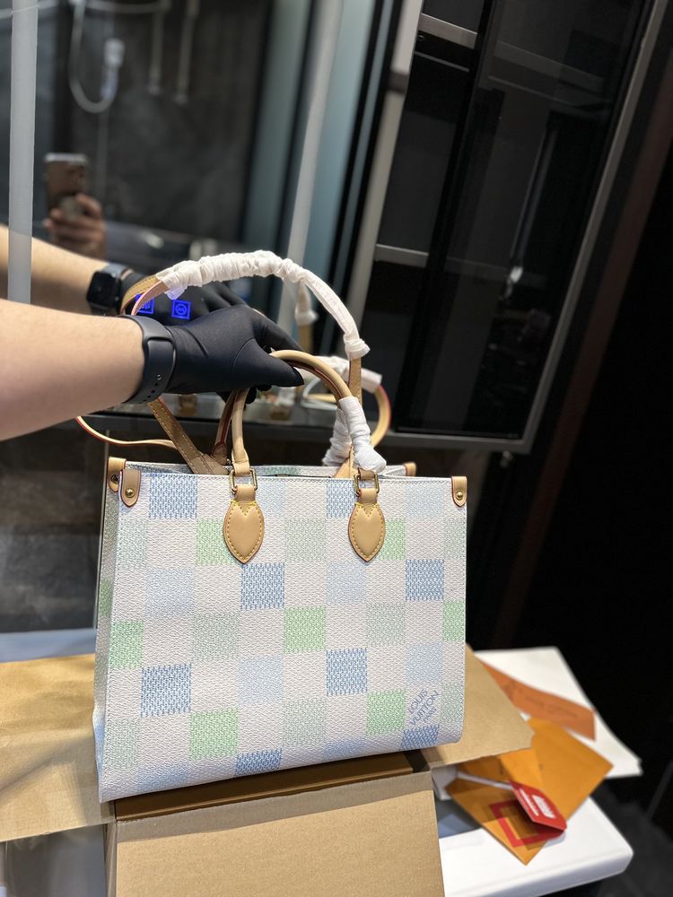 Modern Luxury Daily Bag L4879 FSC Modern Luxury Daily Bag L4879 FSC