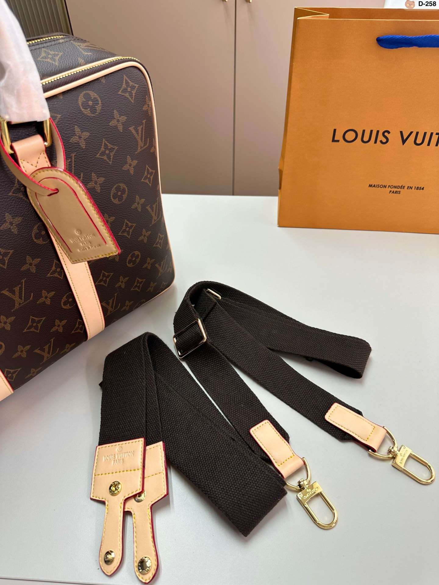 Modern Luxury Daily Bag L4522 FSC Modern Luxury Daily Bag L4522 FSC