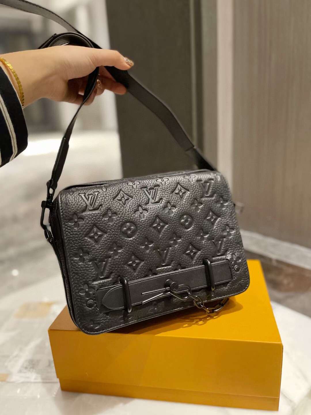 Modern Luxury Daily Bag L3845 FSC