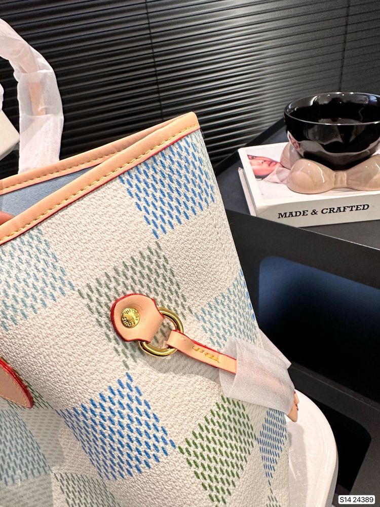 Modern Luxury Daily Bag L4885 FSC Modern Luxury Daily Bag L4885 FSC