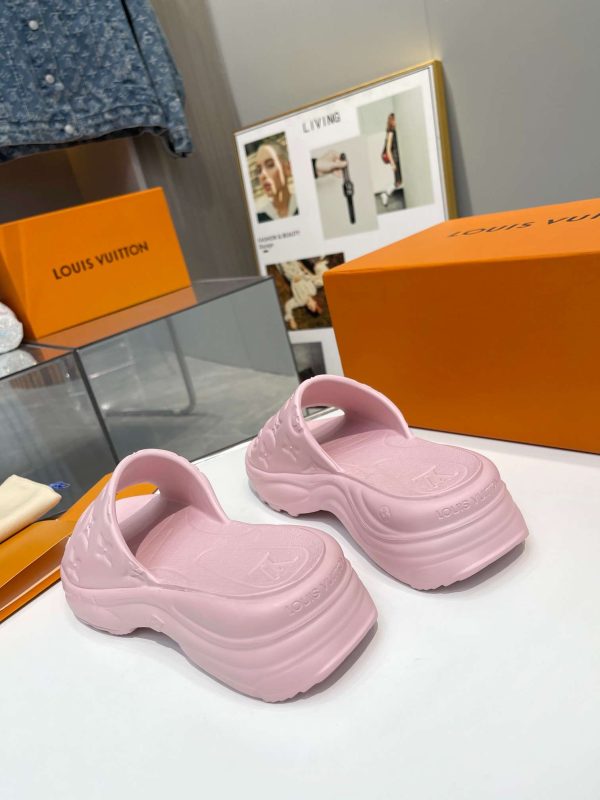 New Fashion LV Women Shoes 157 PA