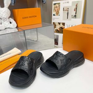 New Fashion LV Women Shoes 158 PA