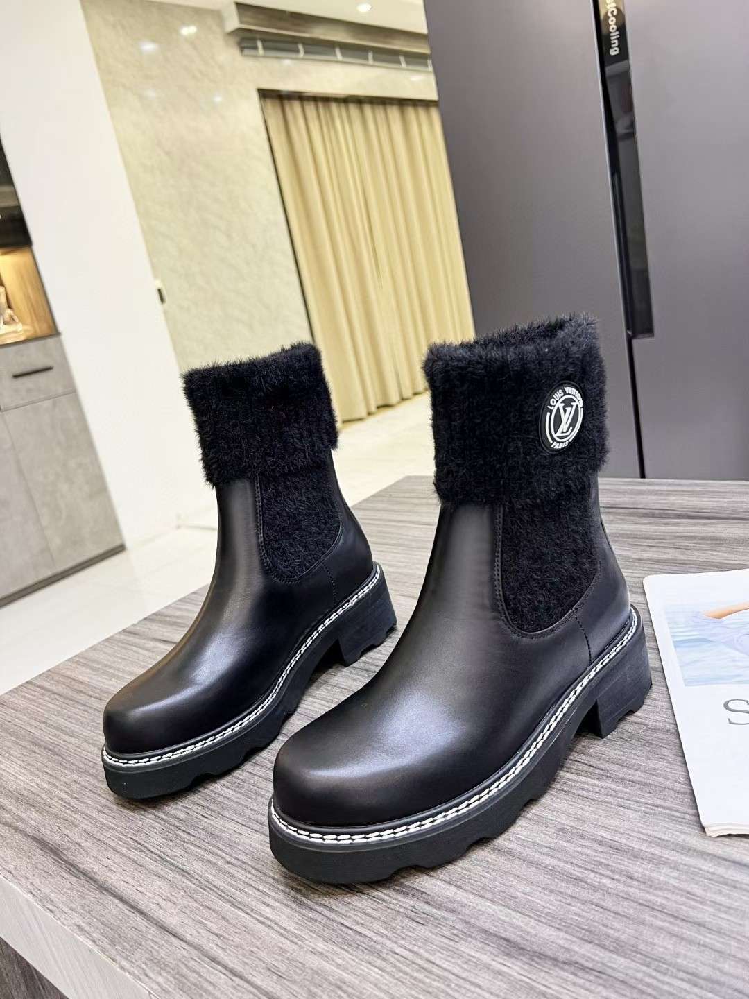 New Fashion LV Women Shoes L034