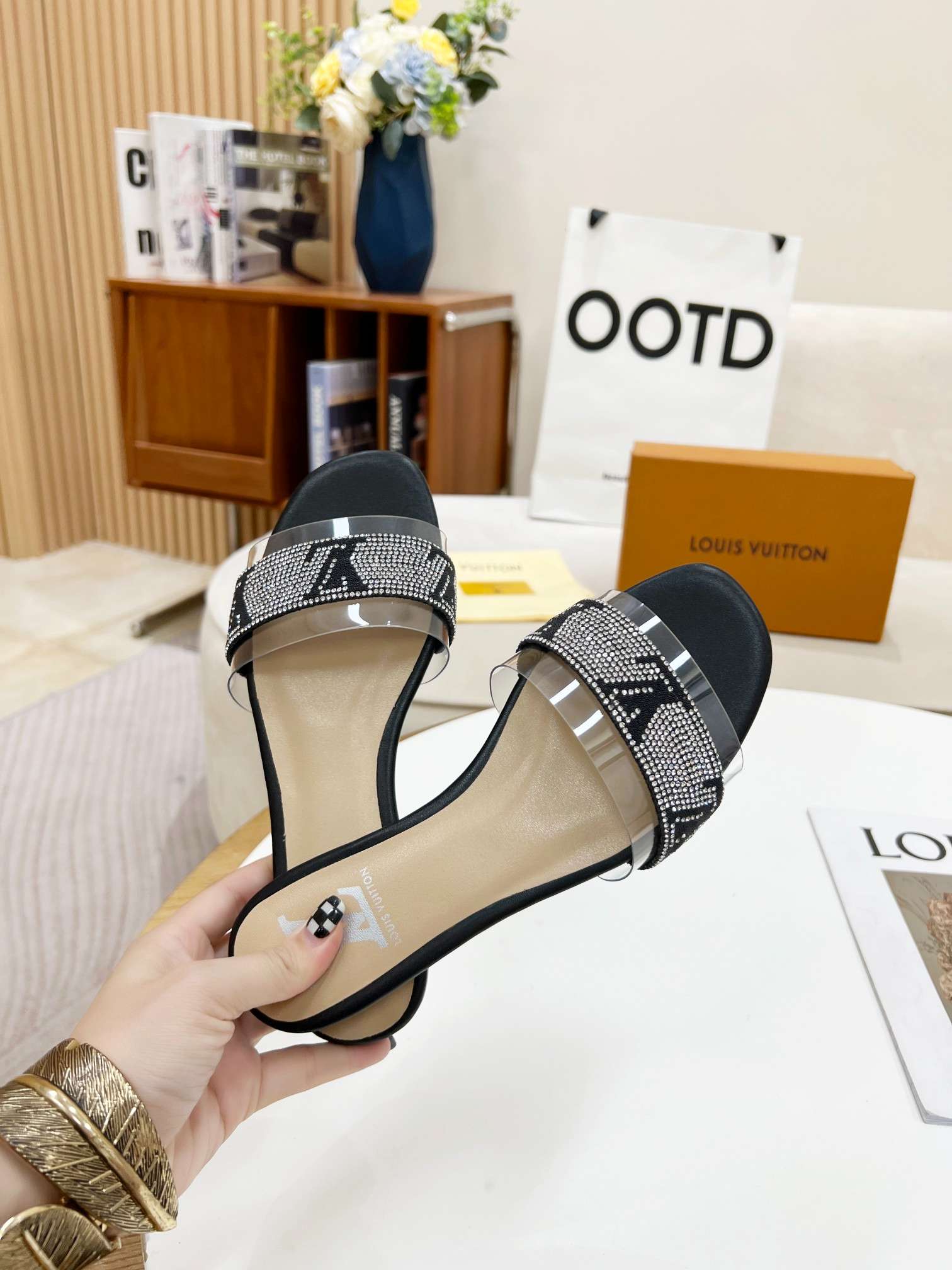 New Fashion LV Women Shoes L064