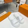 New Fashion LV Women Shoes 159 PA