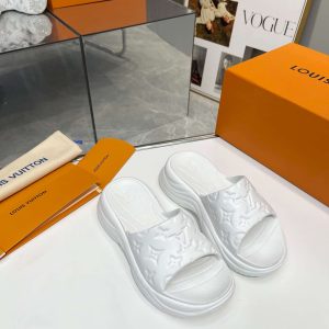 New Fashion LV Women Shoes 159 PA