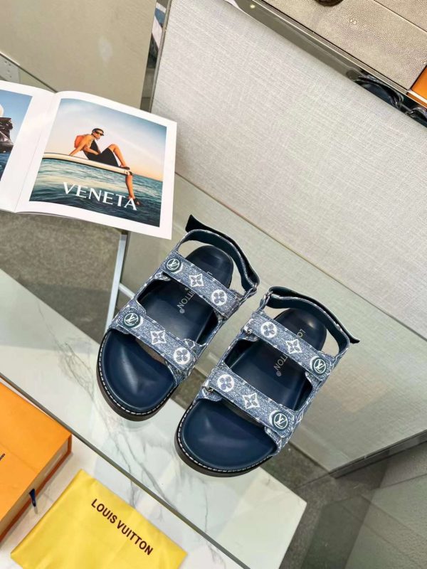 New Fashion LV Women Shoes 168 PA