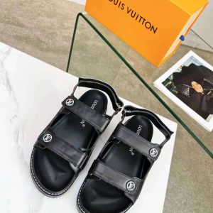 New Fashion LV Women Shoes 166 PA