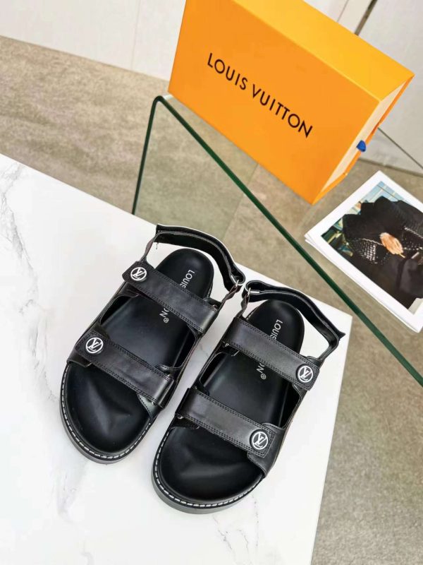 New Fashion LV Women Shoes 166 PA