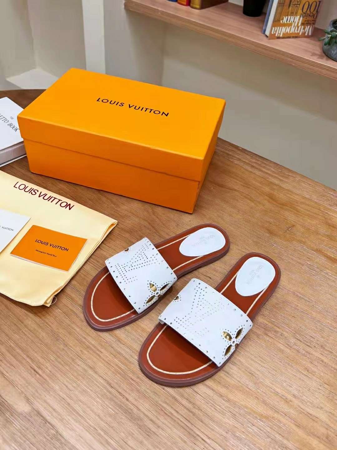 New Fashion LV Women Shoes L058