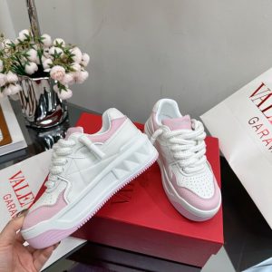 New Fashion LV Women Shoes 228 PA