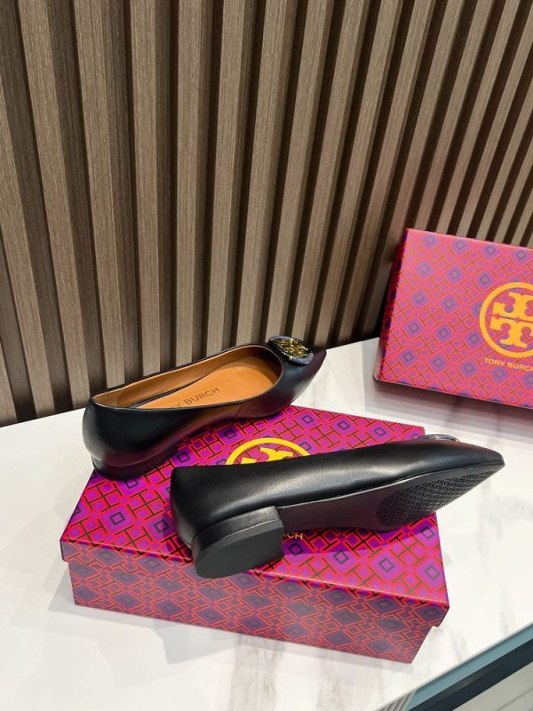 New Fashion LV Women Shoes 261 PA