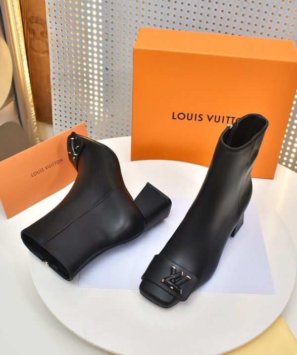 New Fashion LV Women Shoes 358 PA
