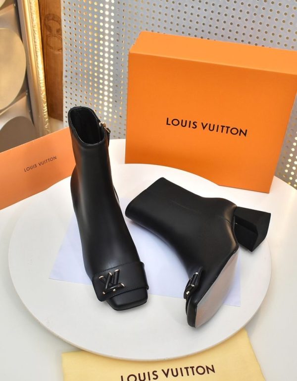 New Fashion LV Women Shoes 358 PA