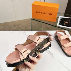 New Fashion LV Women Shoes 169 PA