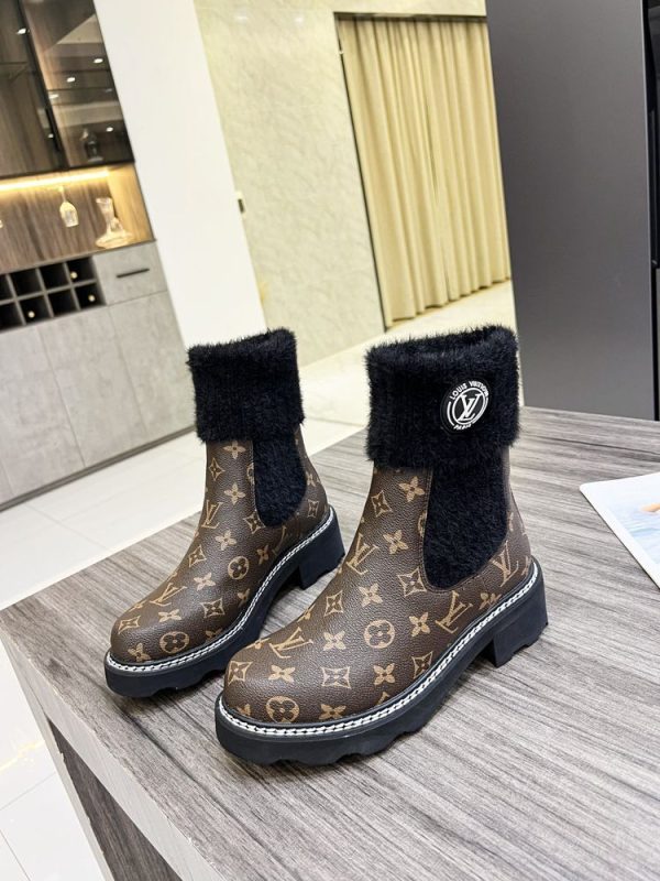 New Fashion LV Women Shoes 328 PA
