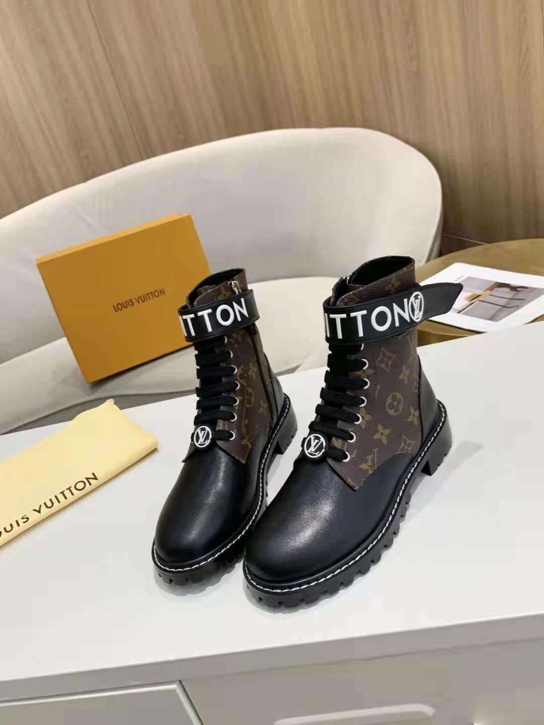 New Fashion LV Women Shoes L042