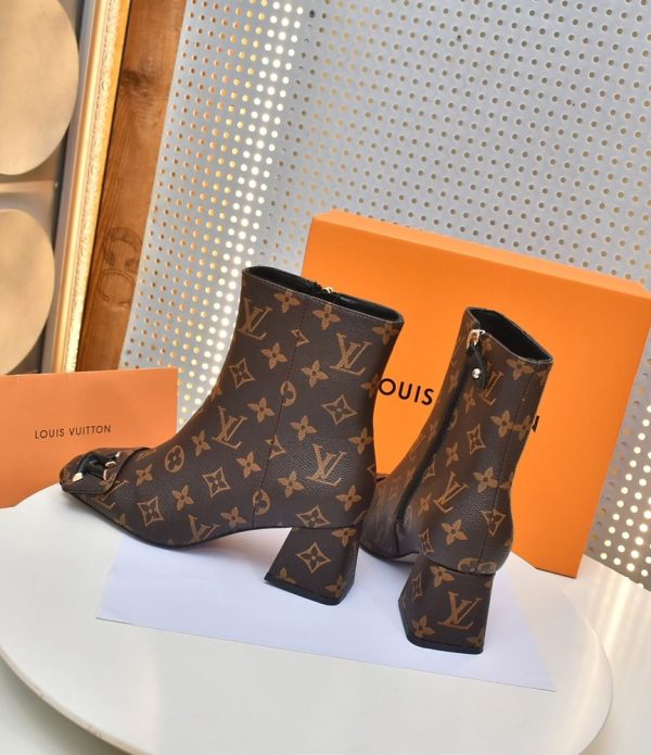 New Fashion LV Women Shoes 300 PA
