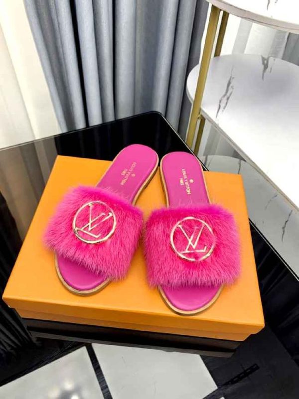 New Fashion LV Women Shoes 357 PA