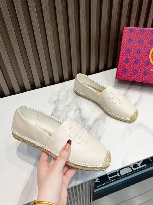New Fashion LV Women Shoes 257 PA