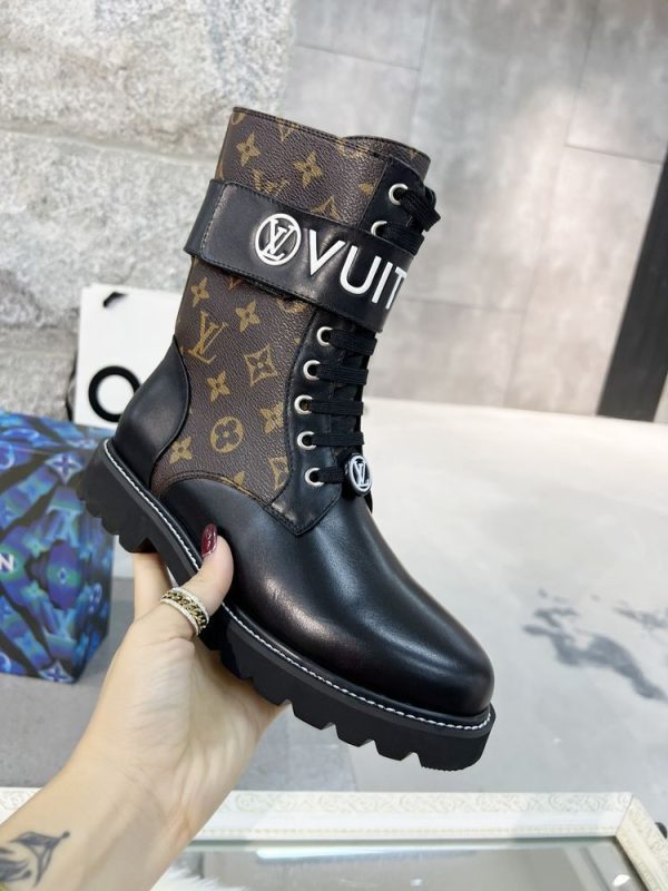 New Fashion LV Women Shoes 323 PA