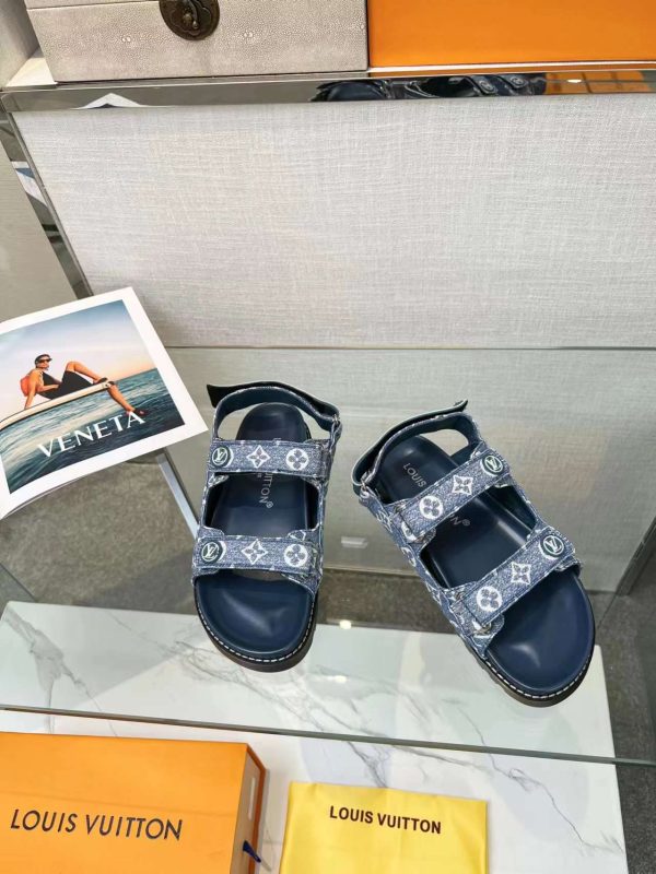 New Fashion LV Women Shoes 168 PA