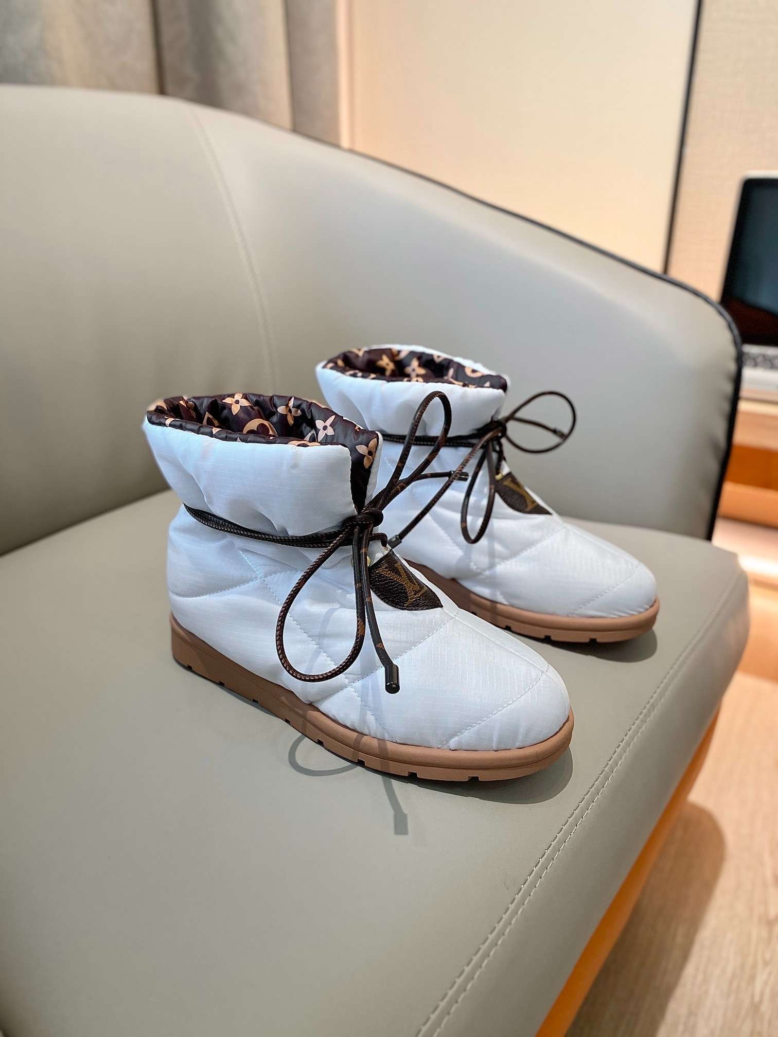 New Fashion LV Women Shoes L273