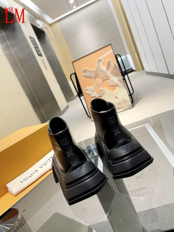 New Fashion LV Women Shoes 368 PA