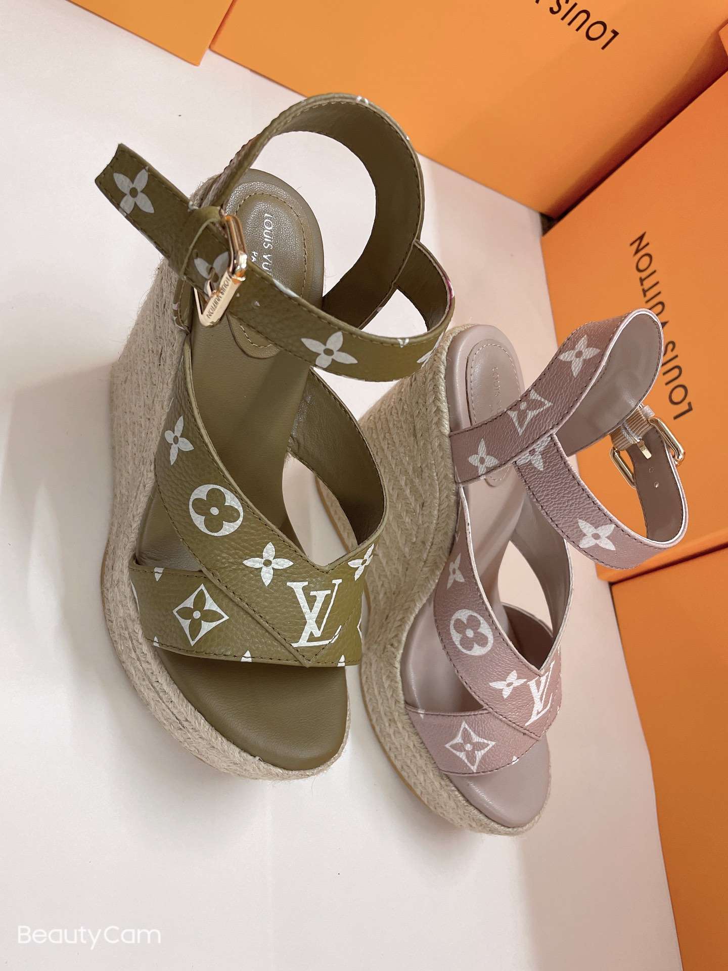 New Fashion LV Women Shoes L045