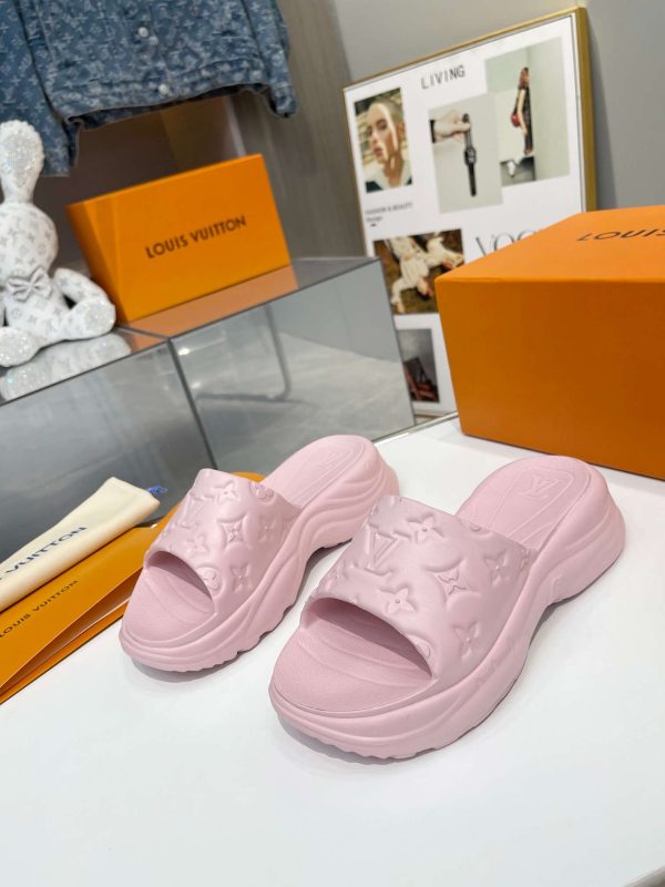 New Fashion LV Women Shoes 157 PA
