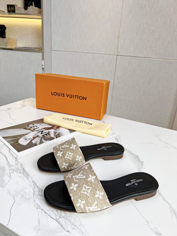 New Fashion LV Women Shoes 171 PA