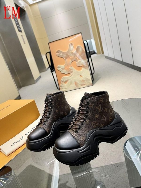 New Fashion LV Women Shoes 368 PA