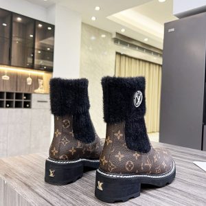 New Fashion LV Women Shoes 328 PA