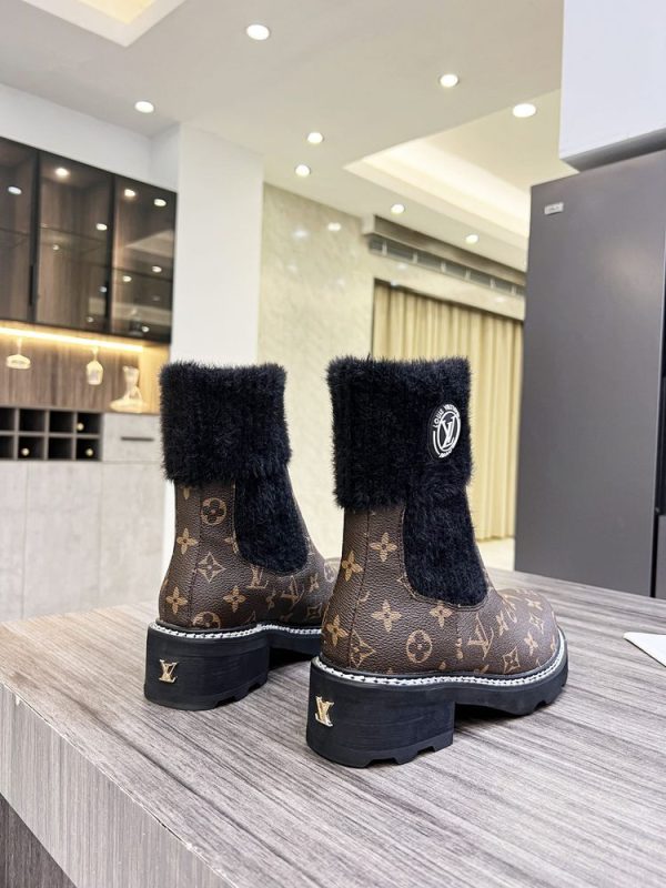 New Fashion LV Women Shoes 328 PA